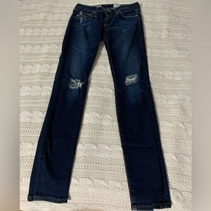 Low rise skinny jeans